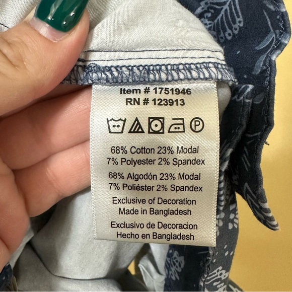 Jachs Girlfriend Women Size Medium Blue Hawaiian Floral Pull On Shorts - Picture 8 of 9